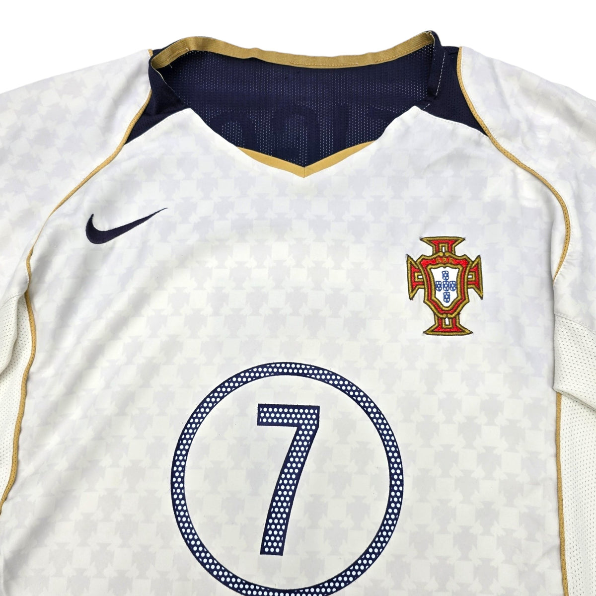 2004/06 Portugal Away Football Shirt (M) Nike #7 Figo - Football Finery - FF203837