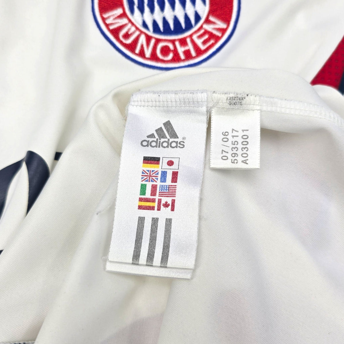 2006/07 Bayern Munich Away Football Shirt (L) Adidas #23 Hargreaves - Football Finery - FF203898