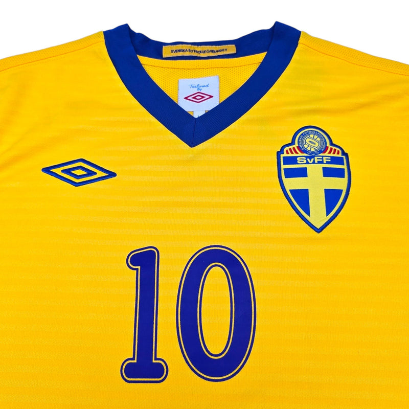 2010/12 Sweden Home Football Shirt (L) Umbro #10 Ibrahimovic - Football Finery - FF204094