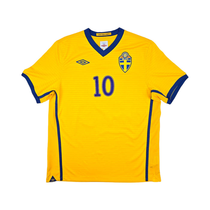 2010/12 Sweden Home Football Shirt (L) Umbro #10 Ibrahimovic - Football Finery - FF204094