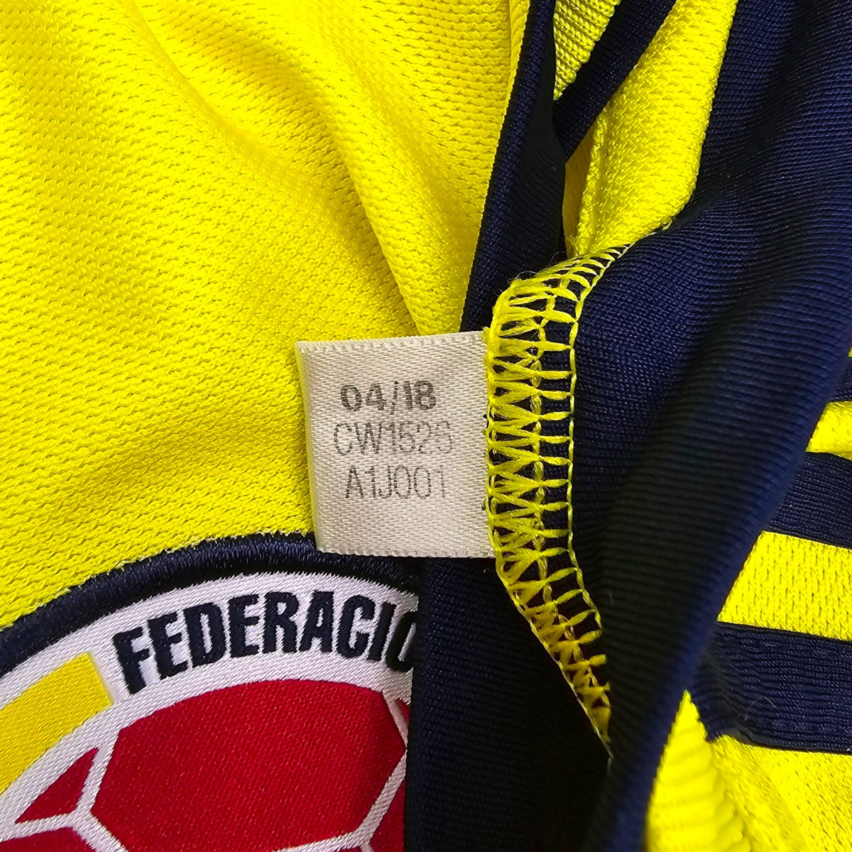 2018/19 Colombia Home Football Shirt (L) Adidas - Football Finery - FF204023