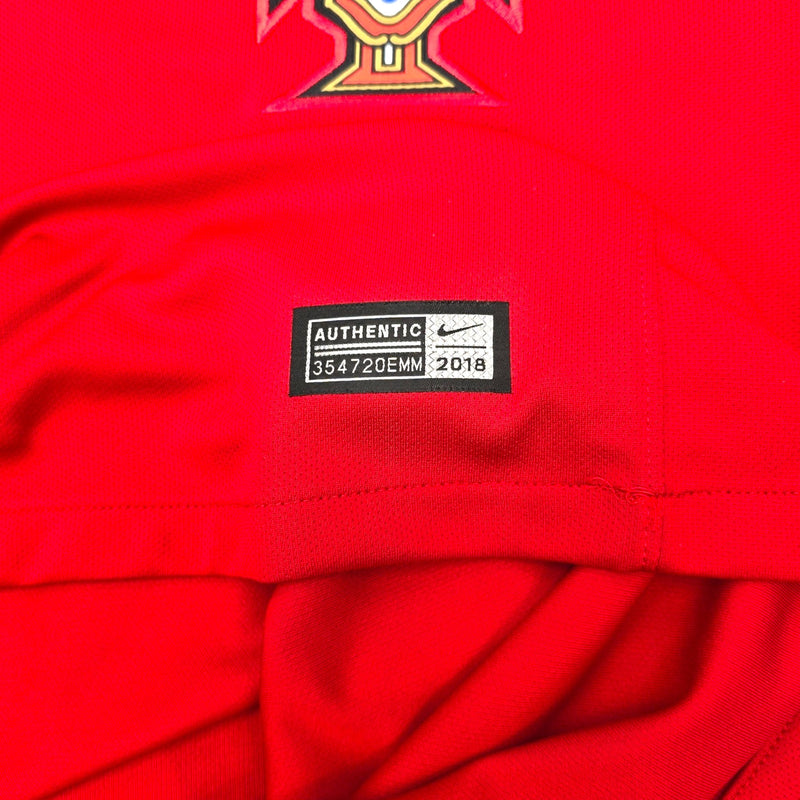 2018/19 Portugal Home Football Shirt (S) Nike #8 J.Moutinho - Football Finery - FF203838